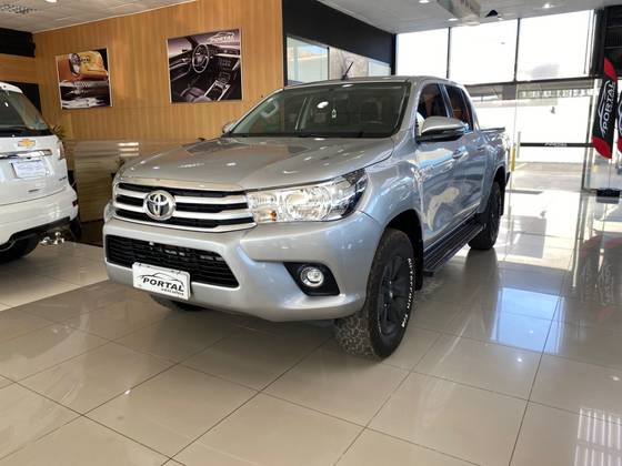 TOYOTA HILUX 2.7 SR 4X2 CD 16V FLEX 4P MANUAL TOYOTA HILUX 2.7 SR 4X2 CD 16V FLEX 4P MANUAL